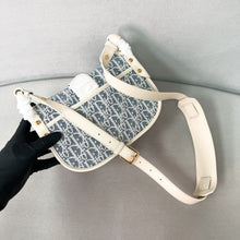 Load image into Gallery viewer, Montaigne Bag
