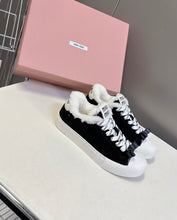 Load image into Gallery viewer, Shearling Trainers

