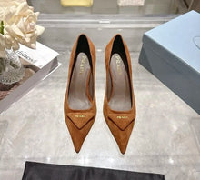 Load image into Gallery viewer, Suede Pumps

