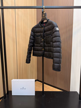 Load image into Gallery viewer, Aristeo Jacket
