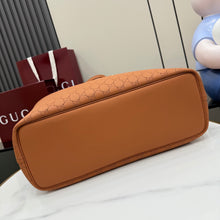 Load image into Gallery viewer, Tribeca Tote
