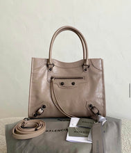 Load image into Gallery viewer, City Tote
