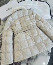 Load image into Gallery viewer, Cygnes Jacket
