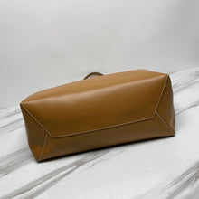 Load image into Gallery viewer, Leather Tote
