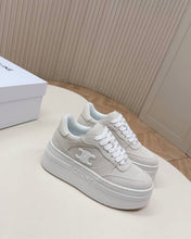 Load image into Gallery viewer, Triomphe Trainers
