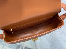 Load image into Gallery viewer, Medilion Flap Bag
