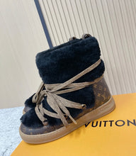 Load image into Gallery viewer, Cloud Boots
