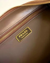 Load image into Gallery viewer, Aimee Medium Shoulder Bag
