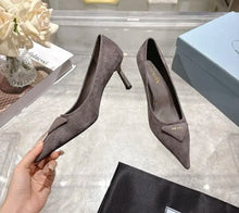 Load image into Gallery viewer, Suede Pumps
