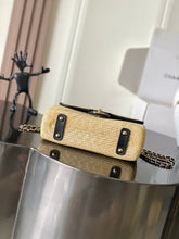 Load image into Gallery viewer, Classic Flap Raffia
