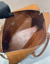 Load image into Gallery viewer, Leather Holdall
