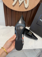 Load image into Gallery viewer, Leather Pumps
