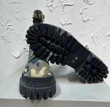 Load image into Gallery viewer, Camo Boots
