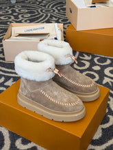 Load image into Gallery viewer, Fur Boots
