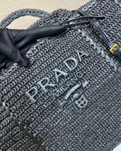 Load image into Gallery viewer, Crochet Tote
