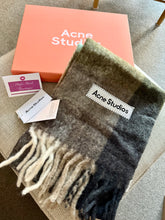 Load image into Gallery viewer, Wool Scarf
