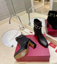 Load image into Gallery viewer, Rockstud Boots
