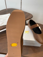 Load image into Gallery viewer, Leather Flats
