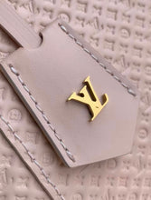Load image into Gallery viewer, Vanity Chain Pouch
