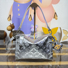 Load image into Gallery viewer, Side Trunk
