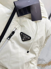Load image into Gallery viewer, Logo Gilet
