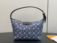 Load image into Gallery viewer, Hills Pochette
