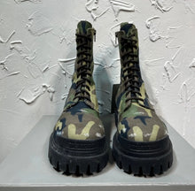 Load image into Gallery viewer, Camo Boots
