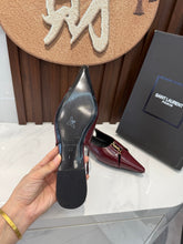 Load image into Gallery viewer, Leather Pumps
