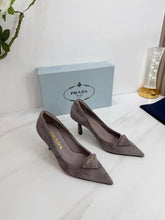 Load image into Gallery viewer, Suede Pumps
