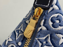Load image into Gallery viewer, Hills Pochette
