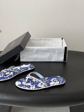 Load image into Gallery viewer, CC Sandals
