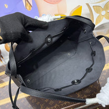Load image into Gallery viewer, Boundless Tote
