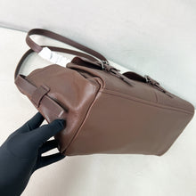 Load image into Gallery viewer, Route Medium Tote
