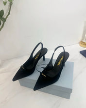 Load image into Gallery viewer, Suede Pumps
