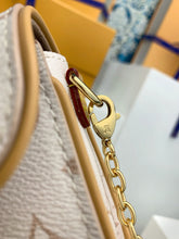 Load image into Gallery viewer, Camille Pochette
