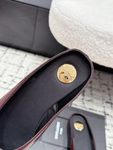 Load image into Gallery viewer, Leather Pumps
