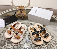 Load image into Gallery viewer, Shearling Sandals
