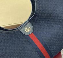 Load image into Gallery viewer, Giglio
