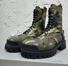 Load image into Gallery viewer, Camo Boots
