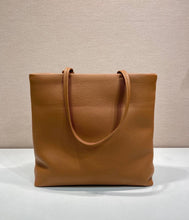 Load image into Gallery viewer, Leather Tote
