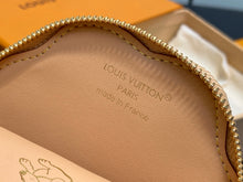 Load image into Gallery viewer, Paw Coin Purse

