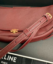 Load image into Gallery viewer, Halfmoon Bag
