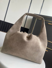 Load image into Gallery viewer, 26 Hobo
