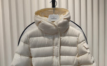 Load image into Gallery viewer, Baranfe Jacket
