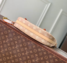 Load image into Gallery viewer, Escape Bag
