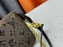 Load image into Gallery viewer, Pochette Accessories
