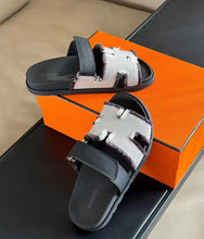 Load image into Gallery viewer, Chypre Sandals
