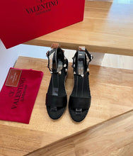 Load image into Gallery viewer, Rockstud Wedges
