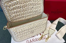 Load image into Gallery viewer, Raffia Shoulder Bag

