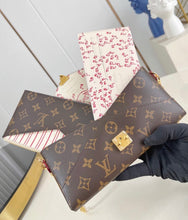 Load image into Gallery viewer, Kirigami Chain Bag
